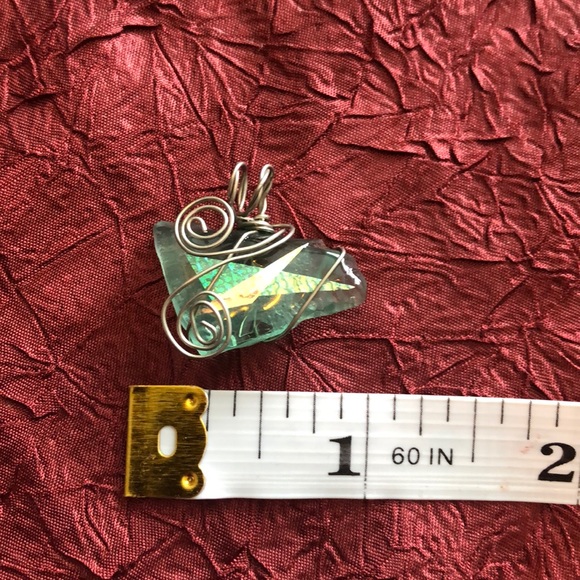 Bundle of hand polished glass art & wire pendants. - Picture 5 of 13